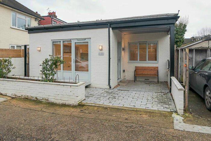 1 Bedroom Flat To Rent In Beaumont Avenue, Richmond, TW9