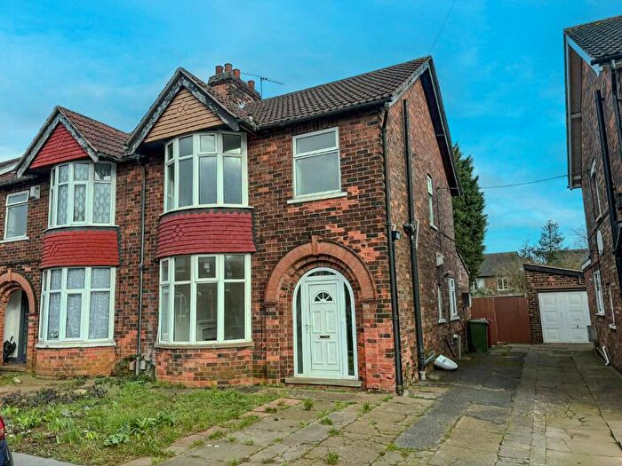 3 Bedroom Semi Detached House For Sale In Brant Road, Scunthorpe, DN15