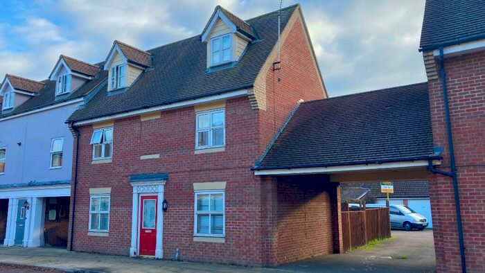 5 Bedroom Semi-Detached House To Rent In Hatcher Crescent, Colchester, Essex, CO2