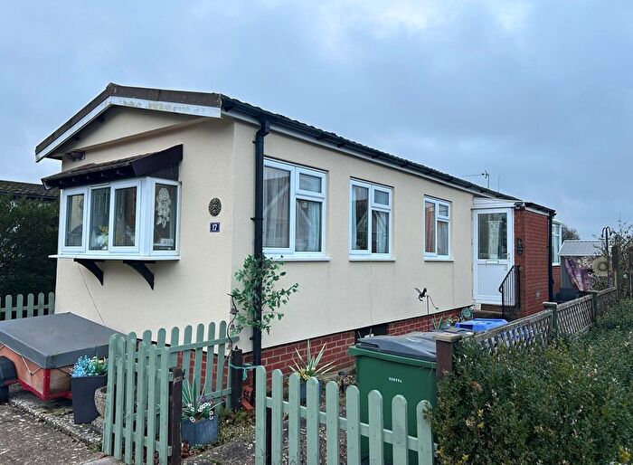 2 Bedroom Park Home For Sale In Rawlins Park, Avebury, Marlborough, SN8