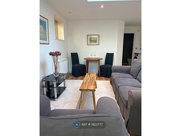 1 Bedroom Flat To Rent In Garden Close Lane, Newbury, RG14