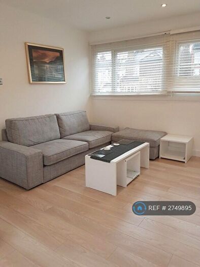 3 Bedroom Maisonette To Rent In Woodland Rise, London, N10