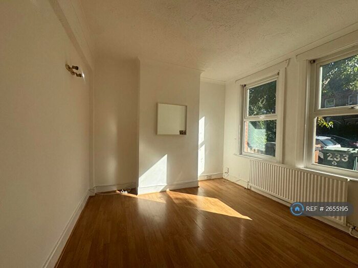 2 Bedroom Flat To Rent In Brettenham Road, London, E17