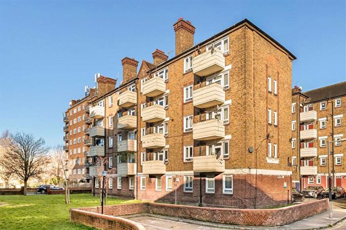 3 Bedroom Flat To Rent In Wyndham Road, Camberwell, SE5