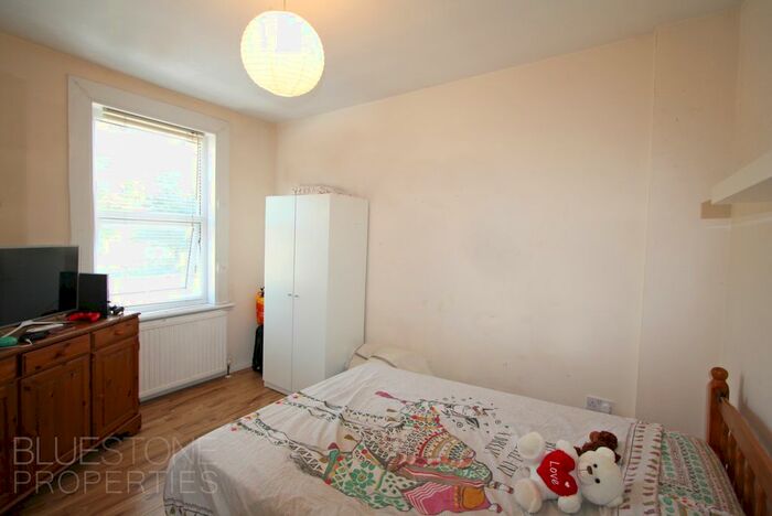 Studio To Rent In Summerstown, London, SW17