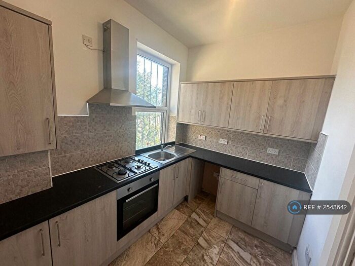 2 Bedroom Flat To Rent In Duckworth Lane, Bradford, BD9