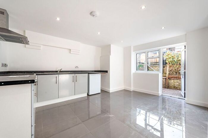 1 Bedroom Flat To Rent In Oakhill Road, East Putney, London, SW15