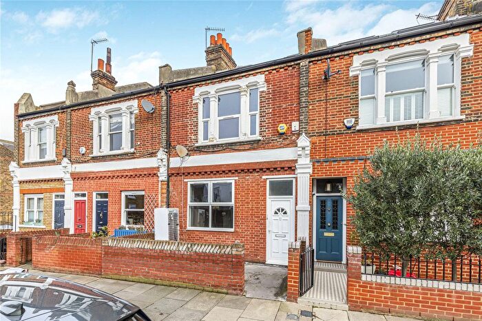 4 Bedroom Flat To Rent In St. Ann's Crescent, London, SW18