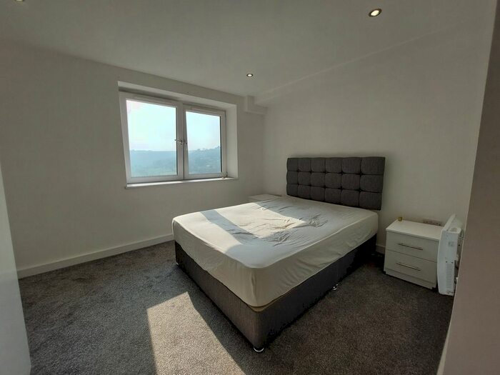 1 Bedroom Flat To Rent In Wheatley Court, Halifax, HX2