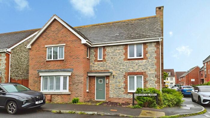 4 Bedroom Detached House For Sale In Fourteen Acre Avenue, Felpham, Bognor Regis, PO22