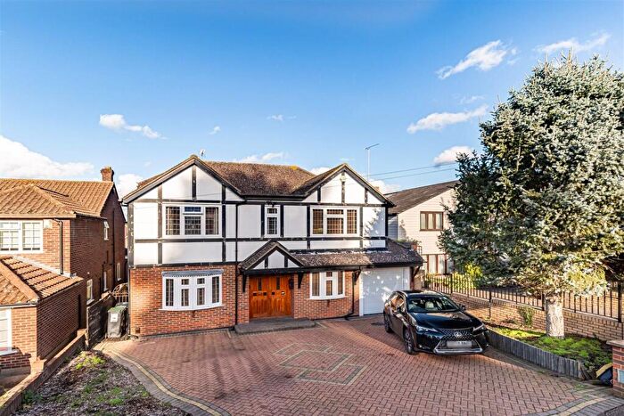 4 Bedroom Detached House For Sale In High View Close, Loughton, IG10