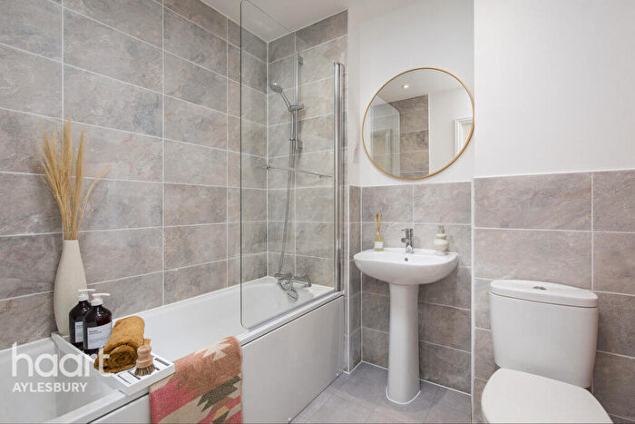 2 Bedroom End Of Terrace House For Sale In The Harrier, Aylesbury, HP18