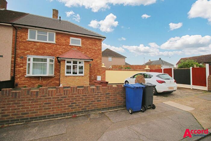 3 Bedroom Semi Detached House To Rent In Swale Close, Aveley, RM15