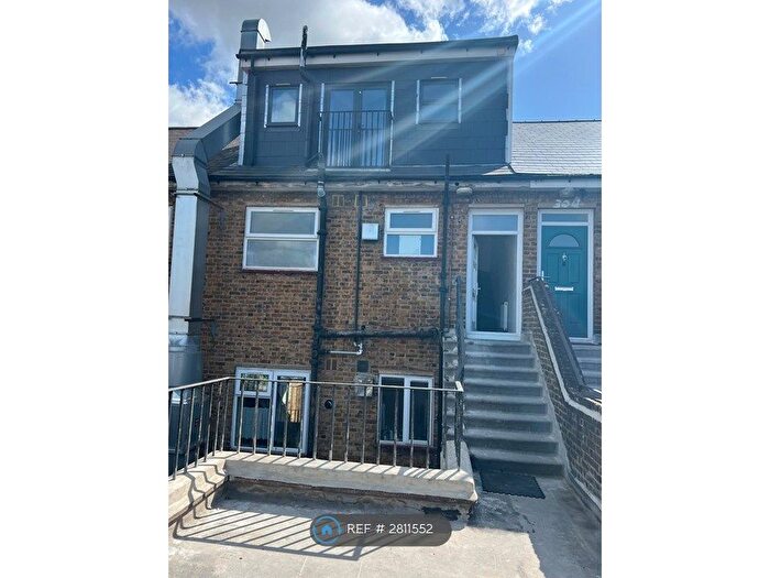 3 Bedroom Flat To Rent In Brockley Road, London, SE4