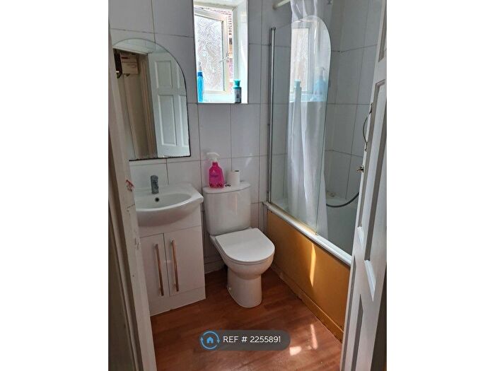 2 Bedroom Flat To Rent In Edinburgh Road, London, E17