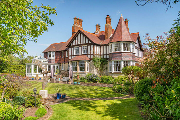 5 Bedroom Detached House To Rent In , Thame Road, Bicester, OX25