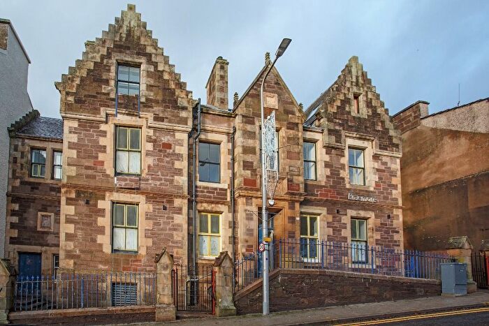 1 Bedroom Flat To Rent In King Street, Crieff, Perthshire, PH7