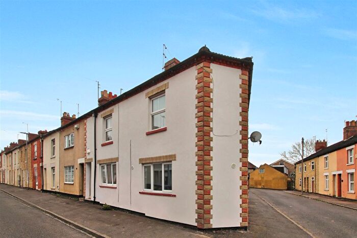 2 Bedroom Flat To Rent In Crabb Street, Rushden, NN10