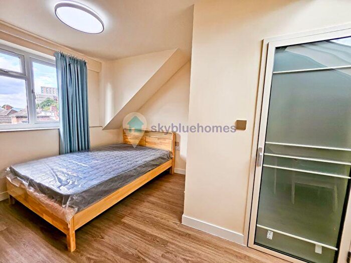 6 Bedroom End Of Terrace House To Rent In Brentwood Road, Leicester, LE2