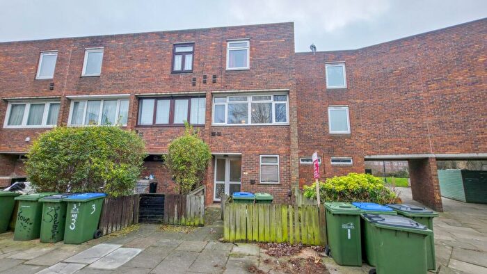 4 Bedroom Town House For Sale In Rowntree Path, Thamesmead, London, SE28