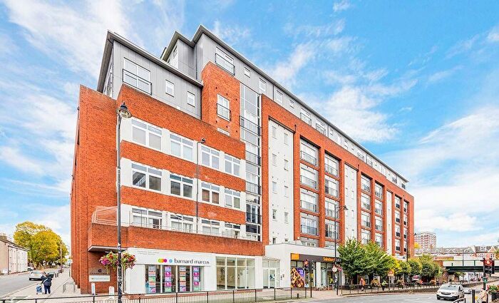 2 Bedroom Flat For Sale In Manor Road, Canon Court, SM6