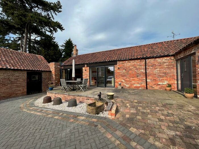 2 Bedroom Barn Conversion To Rent In Meadow Close, Grimoldby, LN11