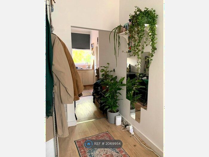 Studio To Rent In Sandringham Road, London, E8