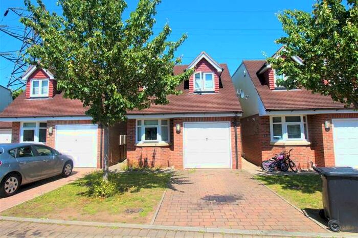 3 Bedroom Detached House To Rent In Byfleet, KT14