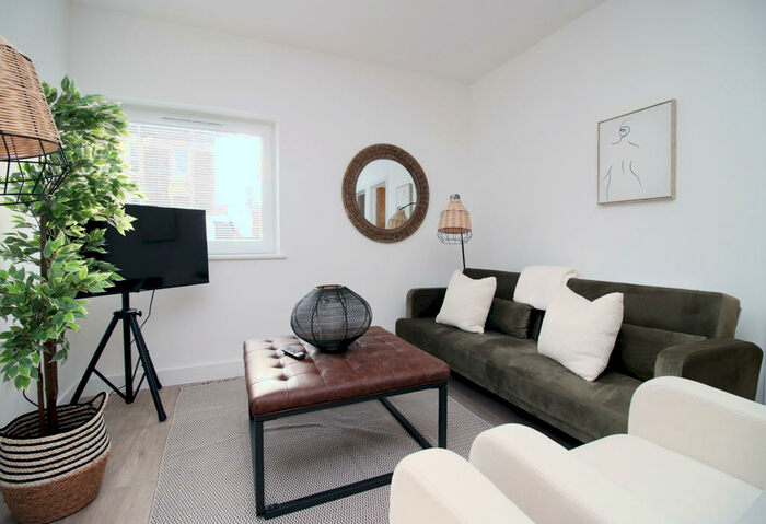 2 Bedroom Serviced Apartments To Rent In Fishponds Flat, - Fishponds Road, Eastville, Bristol, BS5