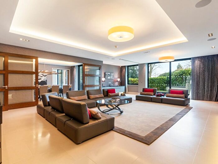 4 Bedroom Apartment To Rent In Oracle Apartments, West Heath Road, Hampstead, London, NW3
