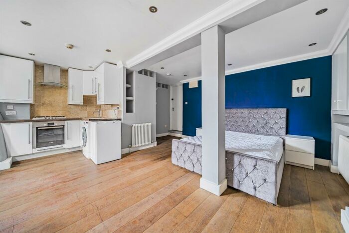 1 Bedroom Terraced House To Rent In Colney Hatch Lane, Muswell Hill, N10