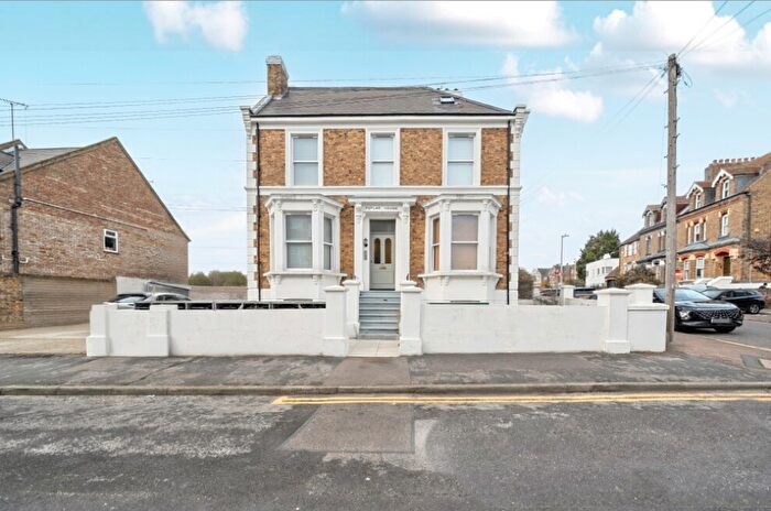 1 Bedroom Flat To Rent In Carlton Avenue, Ramsgate, CT11