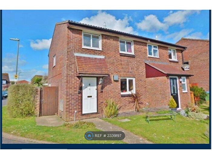 3 Bedroom Semi-Detached House To Rent In Conqueror Way, Fareham, PO14