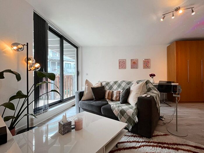 1 Bedroom Flat To Rent In Crown Street Buildings, Crown Street, Leeds, LS2