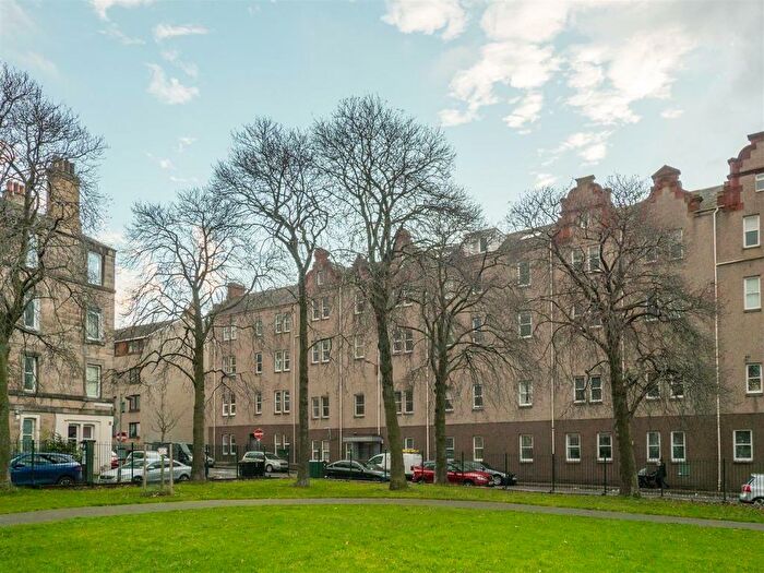 2 Bedroom Flat To Rent In Murieston Road (Linton Court), Dalry, Edinburgh, EH11