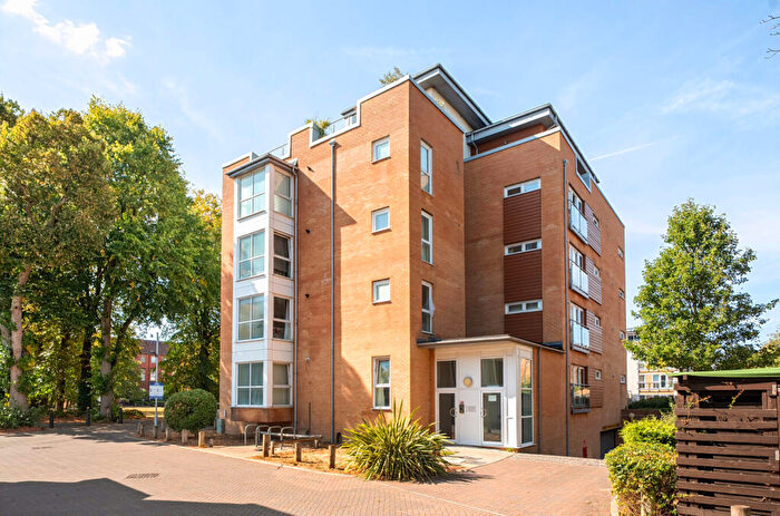 1 Bedroom Apartment For Sale In The Avenue, Southampton, Hampshire, SO17