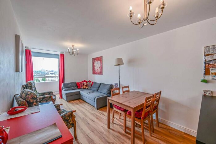 1 Bedroom Flat To Rent In Osprey Heights, Battersea, London, SW11