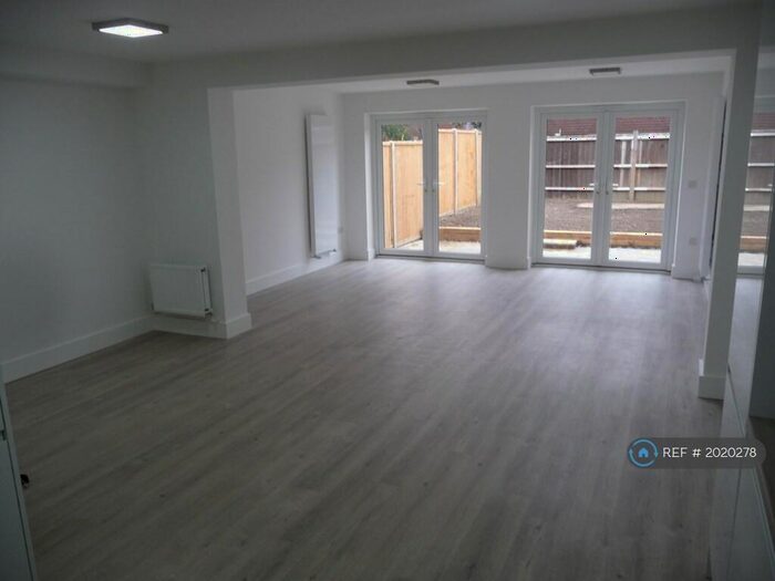 4 Bedroom Terraced House To Rent In Mulberry Way, Ilford, IG6