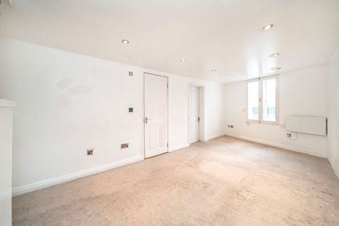 1 Bedroom Flat To Rent In Medfield Street, Putney, SW15