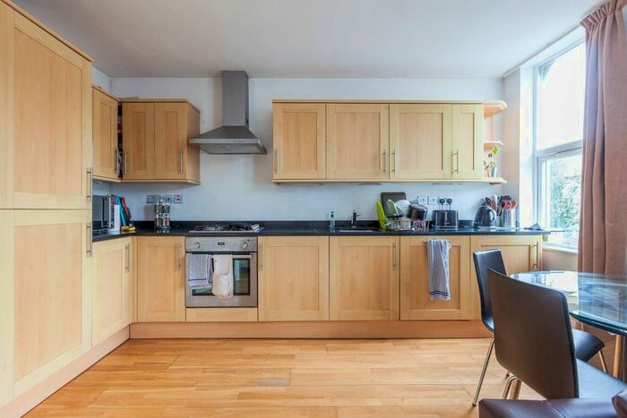 2 Bedroom Flat To Rent In Plato Road, Brixton, London, SW2