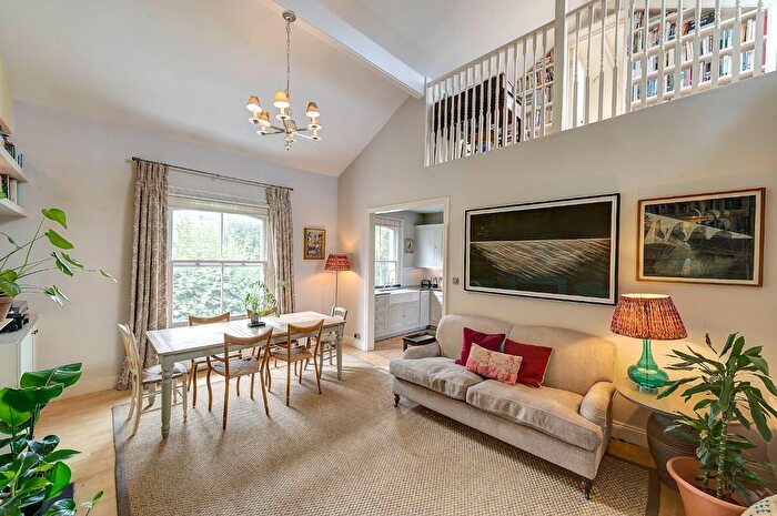 3 Bedroom Flat For Sale In Cambridge Gardens, London, W10