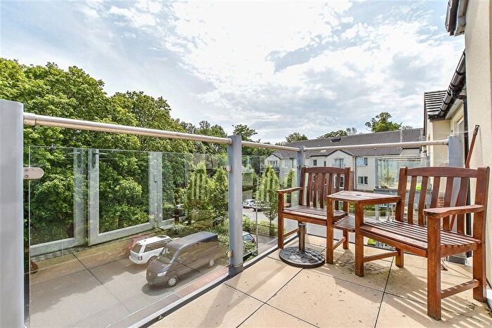 2 Bedroom Flat For Sale In Tudeley Lane, Tonbridge, Kent, TN11