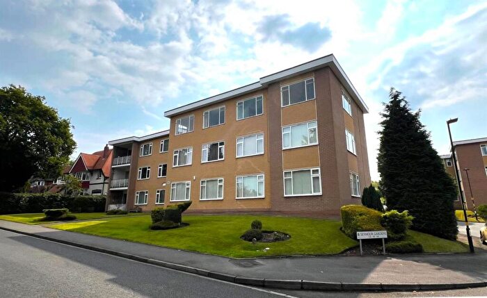 3 Bedroom Flat For Sale In St Johns House Seymour Gardens, Four Oaks, Sutton Coldfield, B74