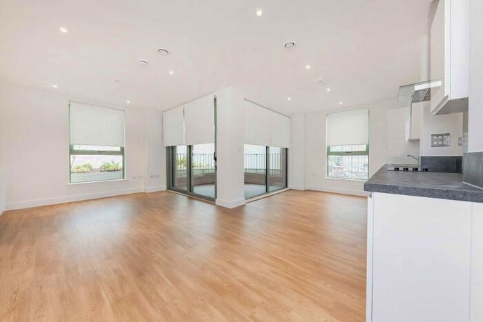 2 Bedroom Flat To Rent In Green Street, London, NW10