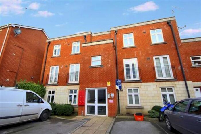 2 Bedroom Flat To Rent In Bedroom First Floor Flat, Bradford Road, Old Town, SN1