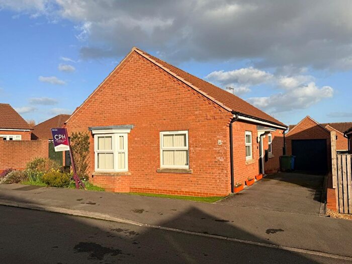 3 Bedroom Detached Bungalow For Sale In South Lea Road, Cayton, YO11