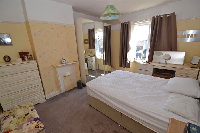 3 Bedroom Terraced House For Sale In Delph Terrace, Clayton, Bradford, BD14