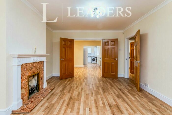 3 Bedroom Town House To Rent In Montpelier Road, CR8