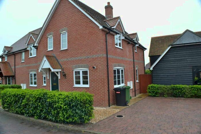 3 Bedroom Semi-Detached House To Rent In Farmhouse Mews, Thatcham, RG18
