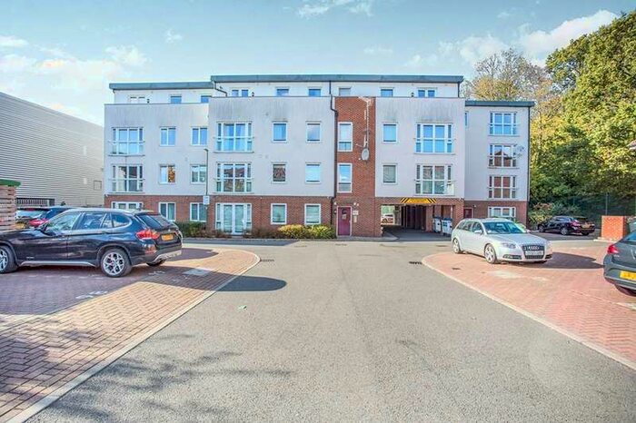 2 Bedroom Apartment To Rent In Queen Marys Avenue, Watford, WD18